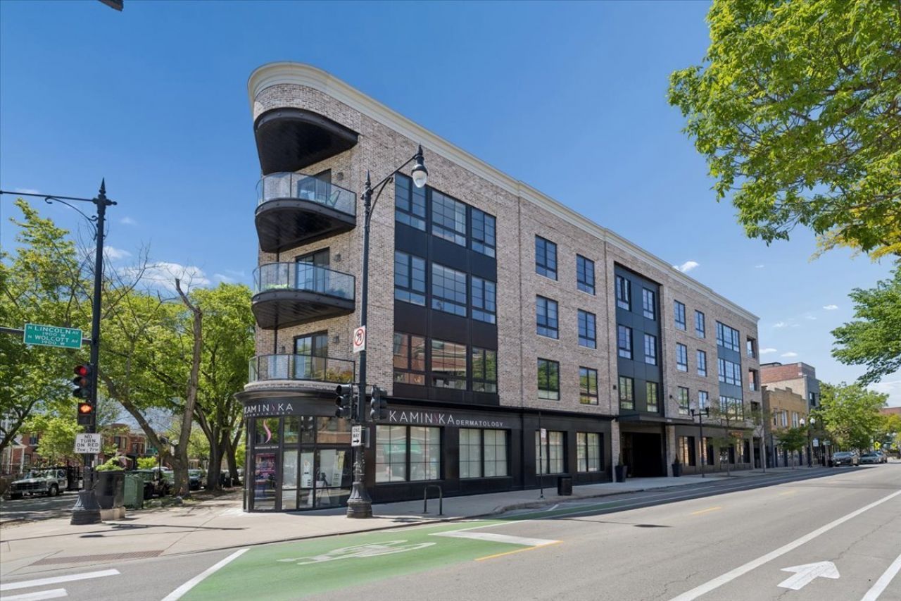 3808 N Lincoln Avenue, Unit 203, Chicago, IL 60613 Main Photo