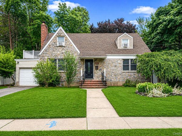 453 Dartmouth Street, Westbury, NY 11590