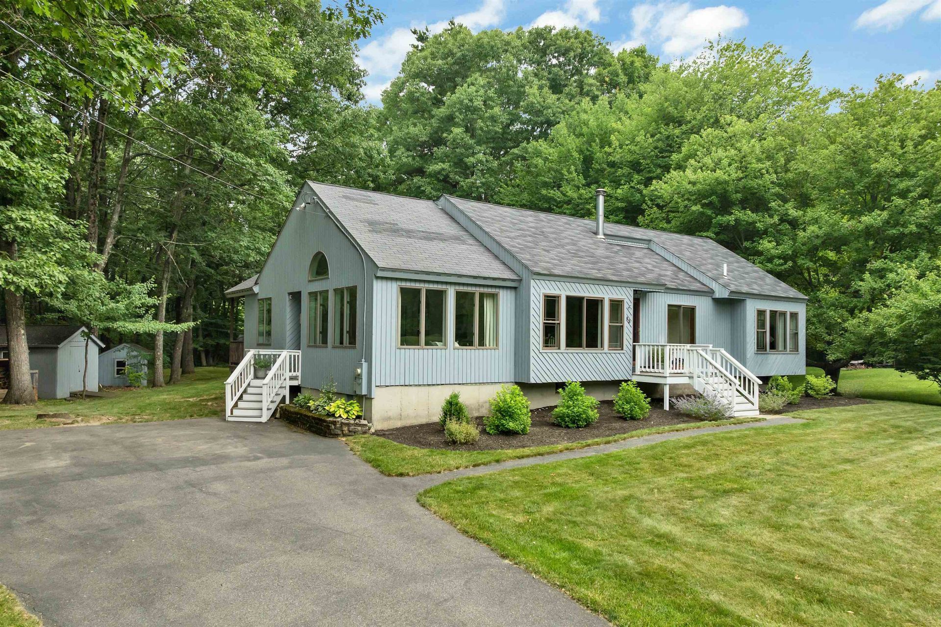 43 Redfield Circle, Derry, NH 03038 Main Photo