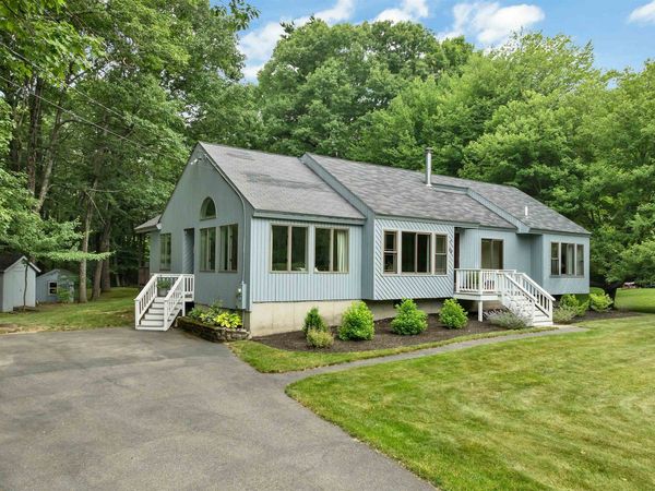 43 Redfield Circle, Derry, NH 03038