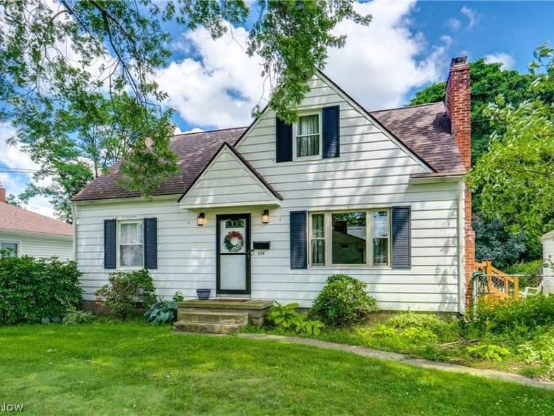 251 9th Street NE, Barberton, OH 44203 Photo 2
