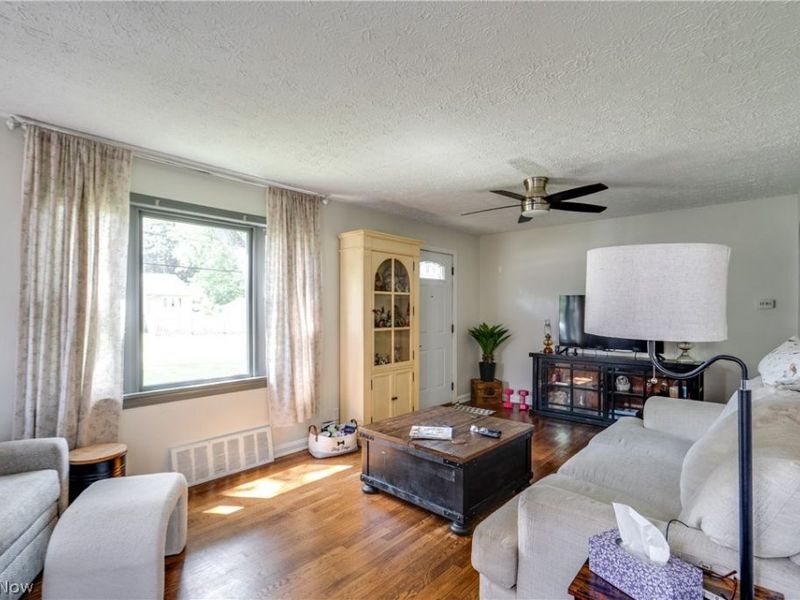251 9th Street NE, Barberton, OH 44203 Photo 5