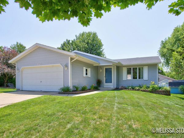 2714 Olivia Street NW, Grand Rapids, MI 49504