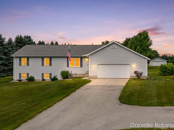 6829 12 Mile Road NE, Rockford, MI 49341