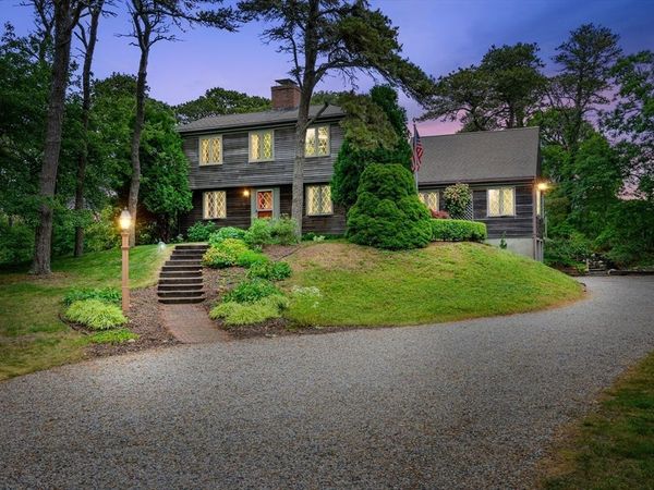 330 Champlain Rd, Chatham, MA 02633