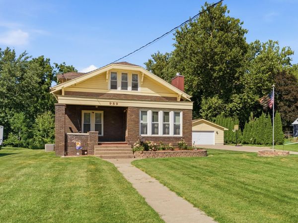 989 NEWELL, Muscatine, IA 52761