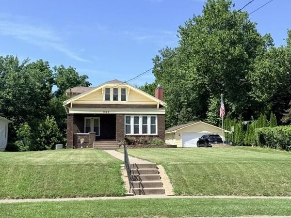 989 NEWELL, Muscatine, IA 52761