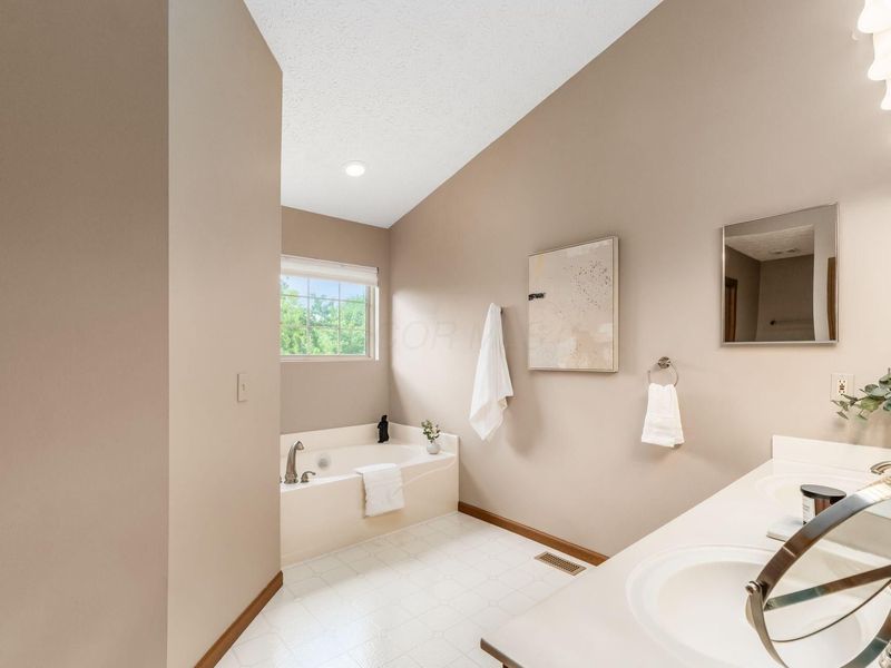 615 Rambling Brook Drive, Pickerington, OH 43147 Photo 37