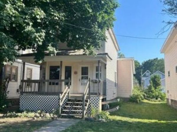 713 Peck ST, Sault Ste Marie, MI 49783