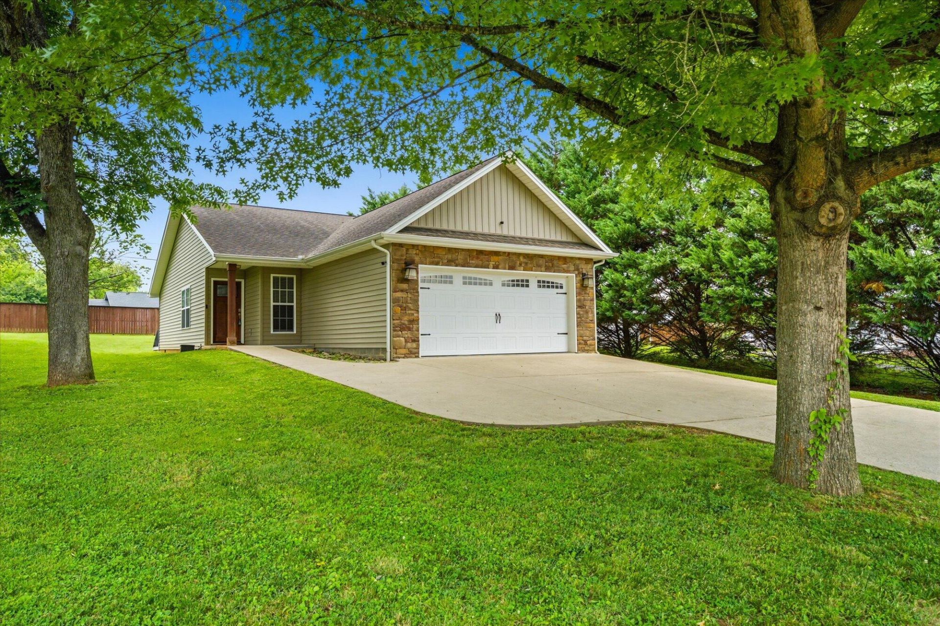 1513 S Sizer Avenue, Jefferson City, TN 37760 Main Photo