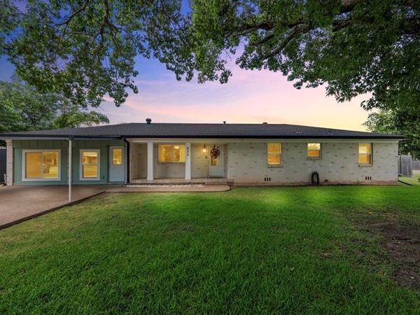 525 W 7th Street , Crawford, TX 76638