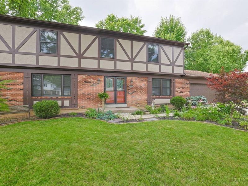 8001 Deershadow Lane, Montgomery, OH 45242 Photo 2