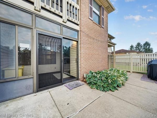 61171 Greenwood Drive, South Lyon, MI 48178