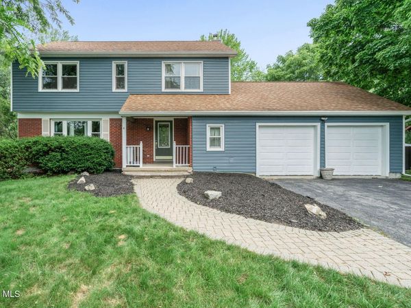 4 Carlyle Court, Ballston Lake, NY 12019