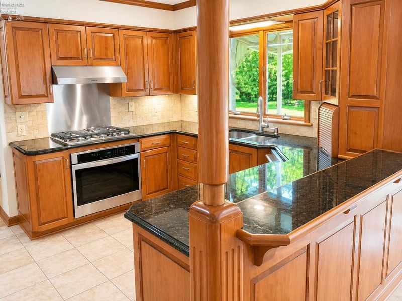 1020 Main Street, Huron, OH 44839 Photo 9