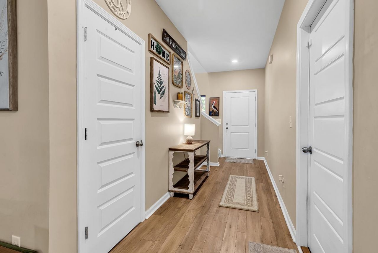 807 Dusty Pine Way Photo 4