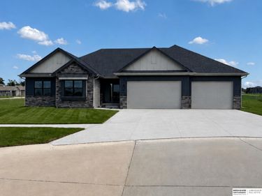 21854 Amber Circle, Gretna, NE 68028