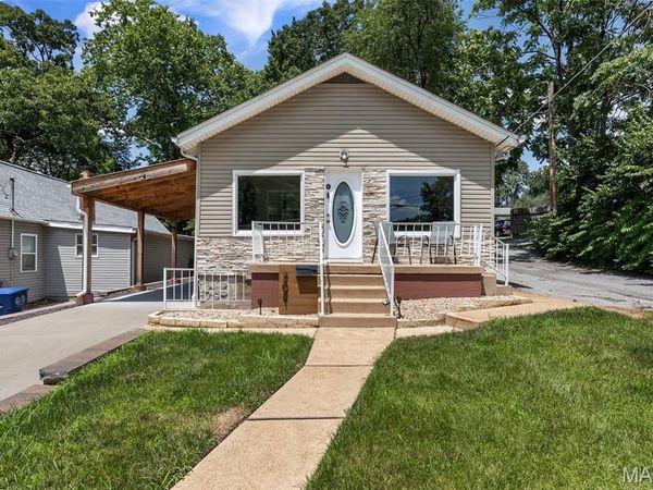 7021 Glades Avenue , St Louis, MO 63117