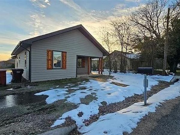 706 N Main Street, Ector, TX 75439