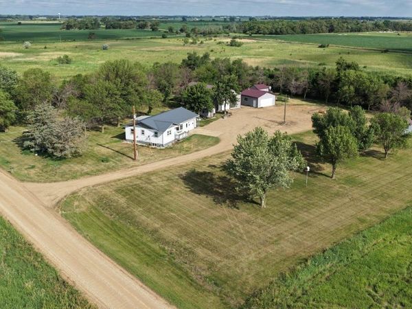 46822 279th St, Lennox, SD 57039