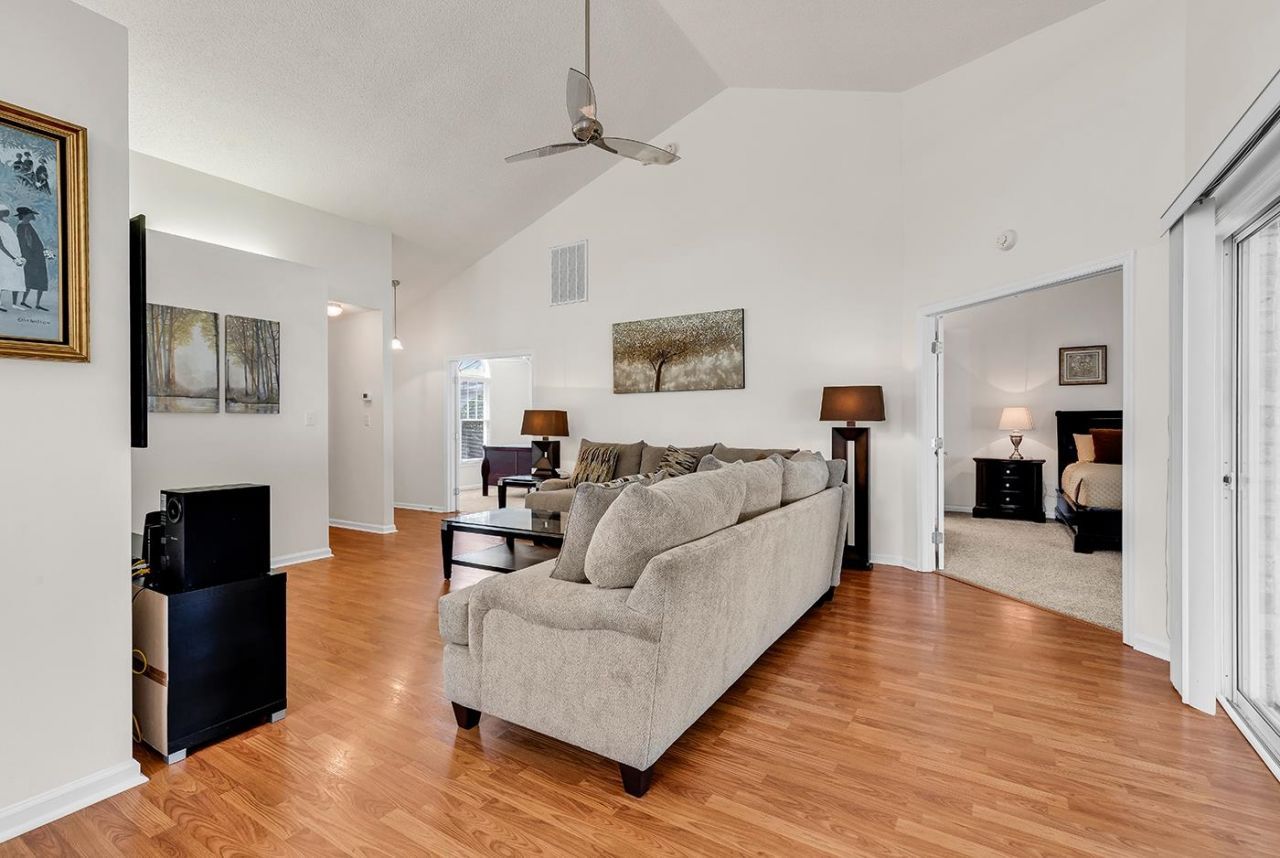 4735 Bermuda Way Photo 9