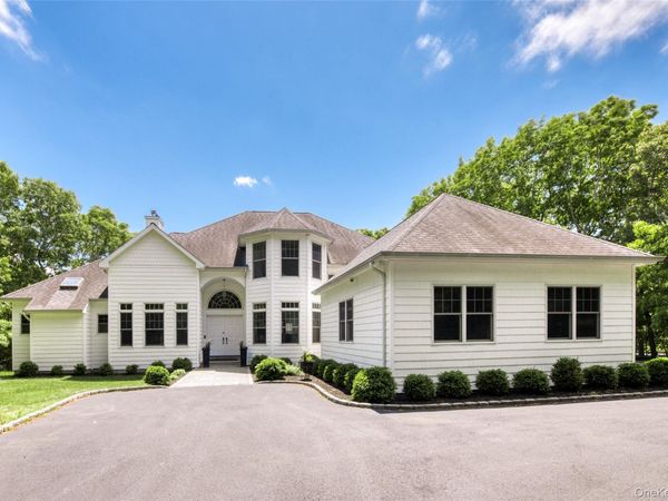 78 Channing Cross , Hampton Bays, NY 11946