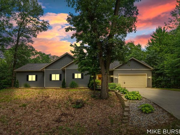 3040 Jamestown Lane, Fruitport, MI 49415