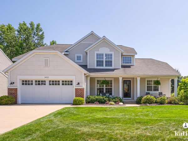 3432 Mason Ridge Drive NE, Grand Rapids, MI 49525