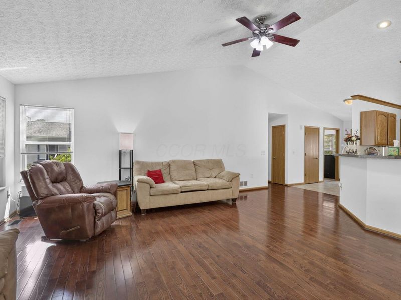 8353 Almond Park Drive, Blacklick, OH 43004 Photo 12