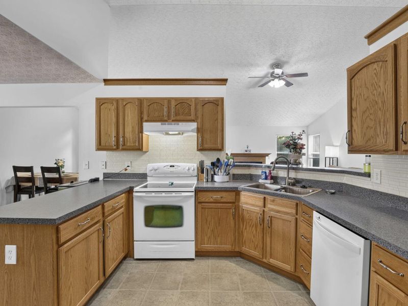 8353 Almond Park Drive, Blacklick, OH 43004 Photo 15