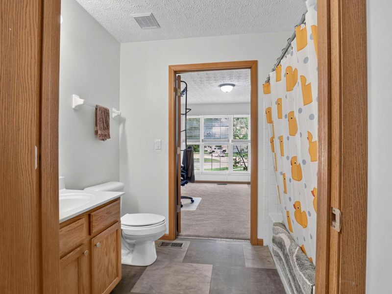 8353 Almond Park Drive, Blacklick, OH 43004 Photo 27