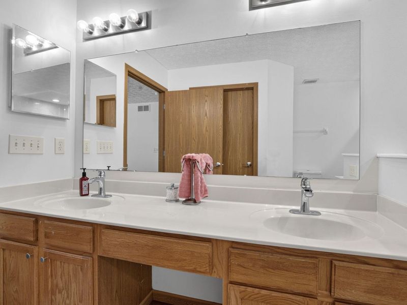 8353 Almond Park Drive, Blacklick, OH 43004 Photo 38
