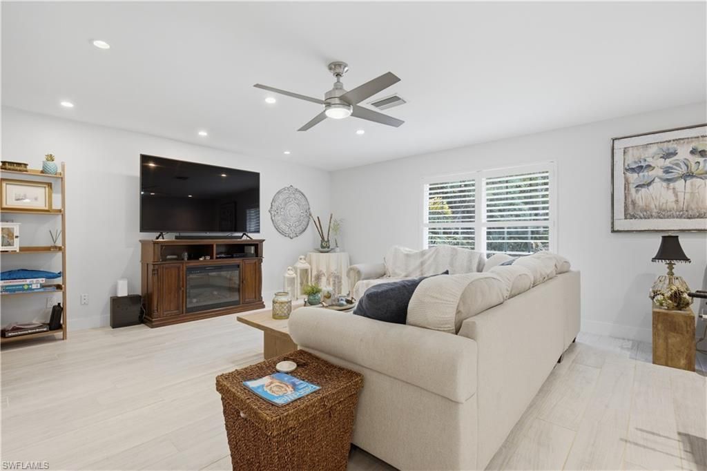 150 Logan Blvd N, Naples, FL 34119 Photo
