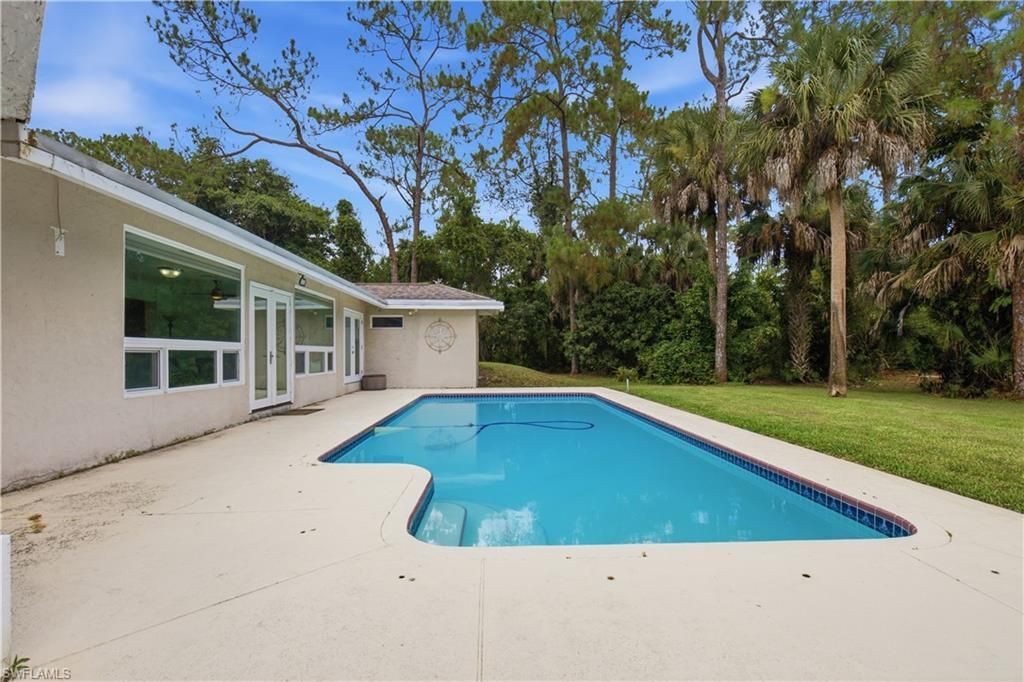 150 Logan Blvd N, Naples, FL 34119 Photo