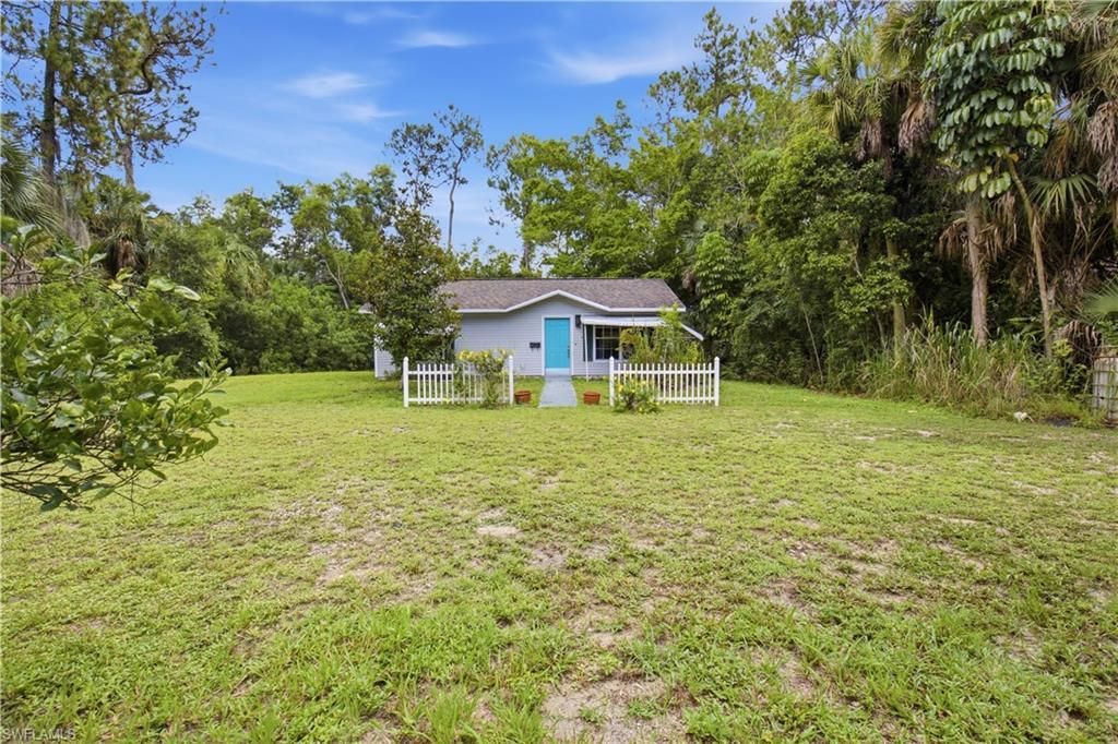 150 Logan Blvd N, Naples, FL 34119 Photo