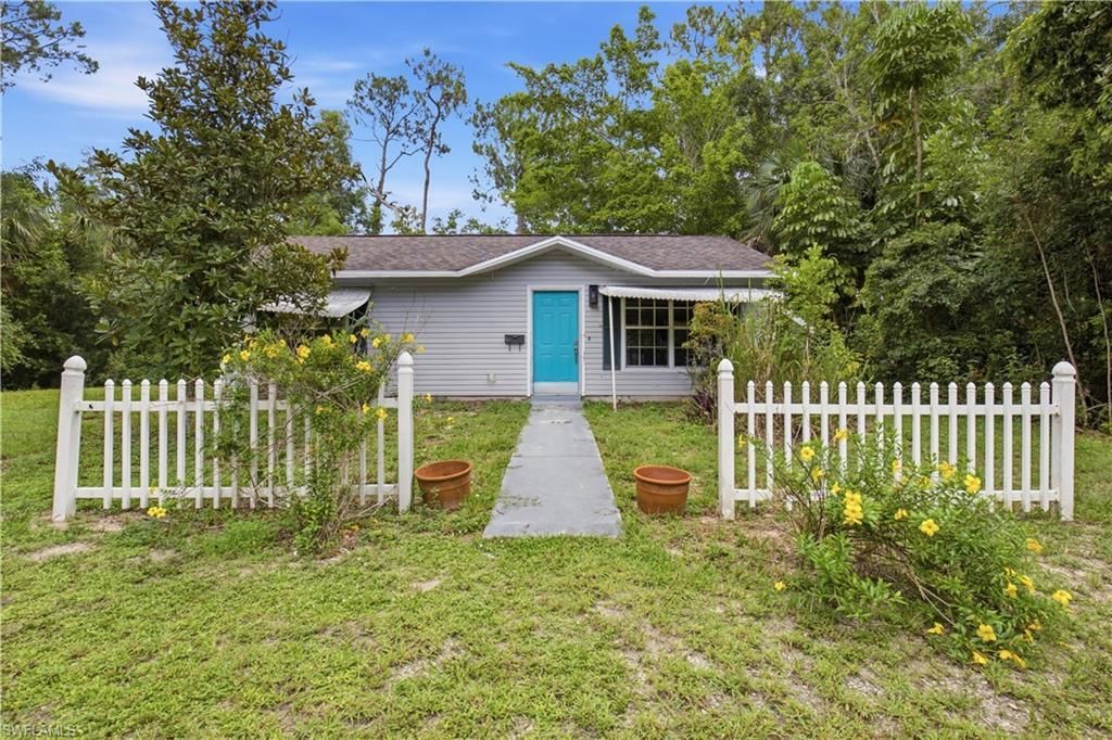 150 Logan Blvd N, Naples, FL 34119 Photo