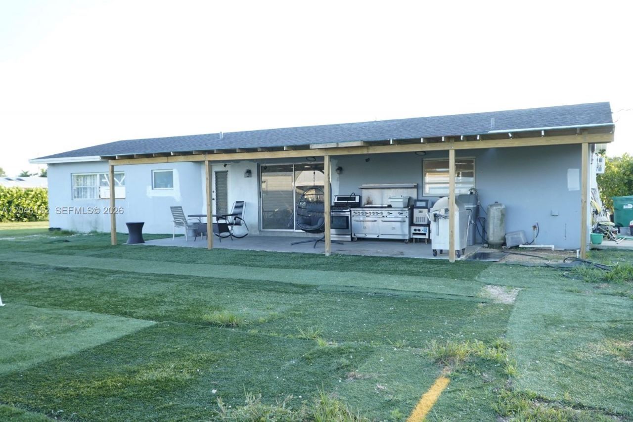 32305 SW 202nd Ave, Homestead, FL 33030 Photo