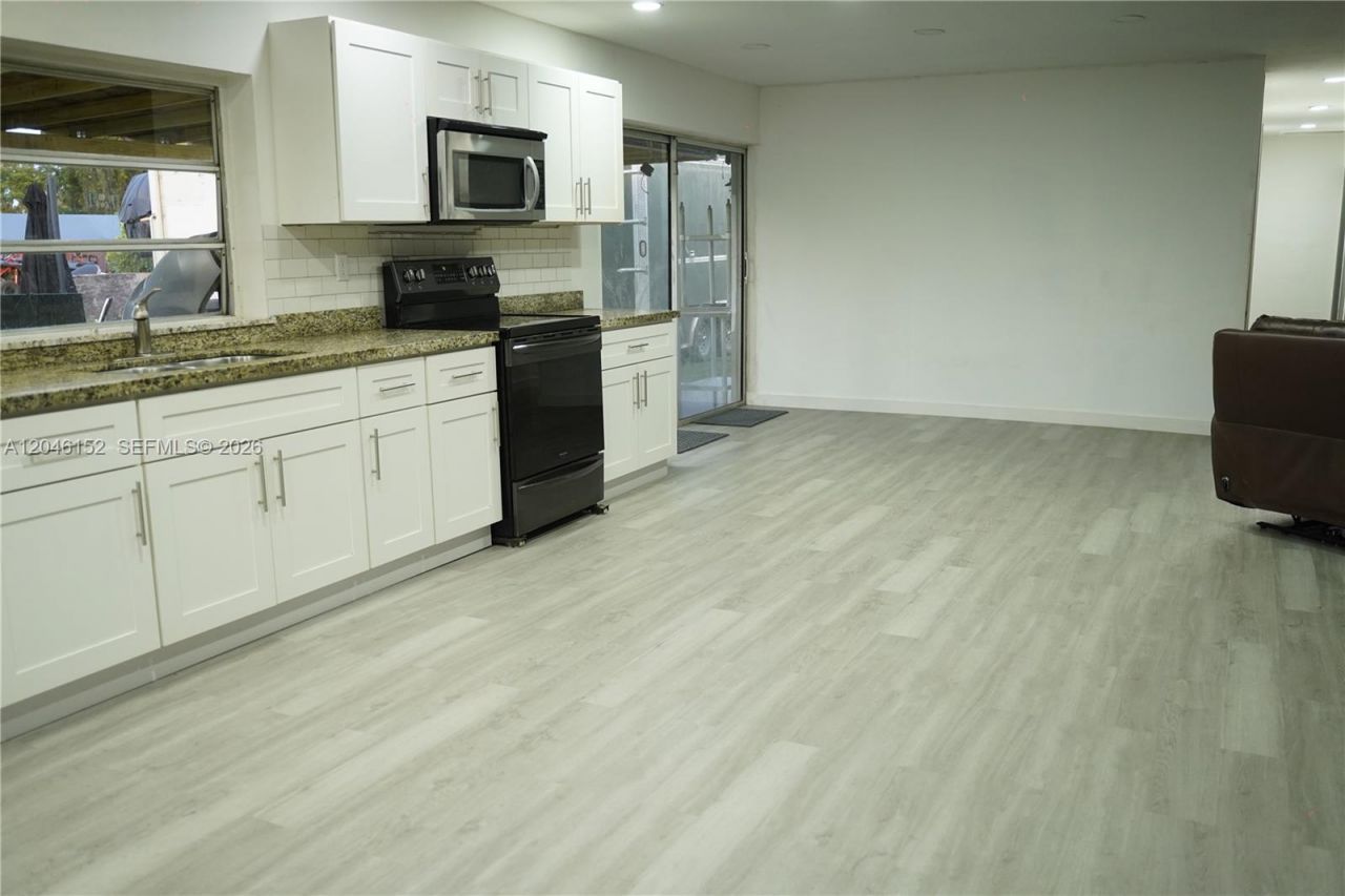 32305 SW 202nd Ave, Homestead, FL 33030 Photo