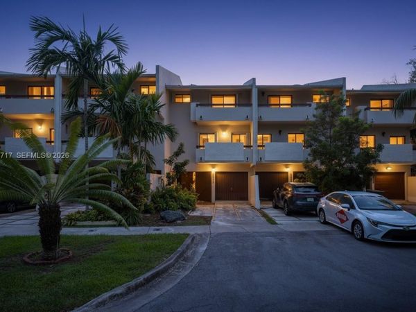 2525 NE 135th St , North Miami, FL 33181
