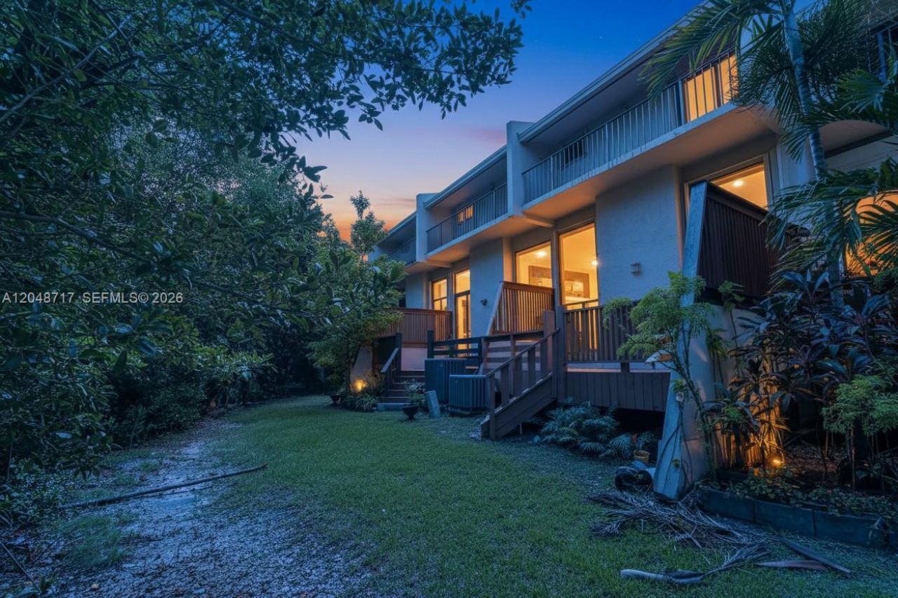 2525 NE 135th St , North Miami, FL 33181 Photo