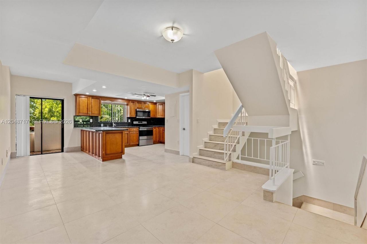 2525 NE 135th St , North Miami, FL 33181 Photo