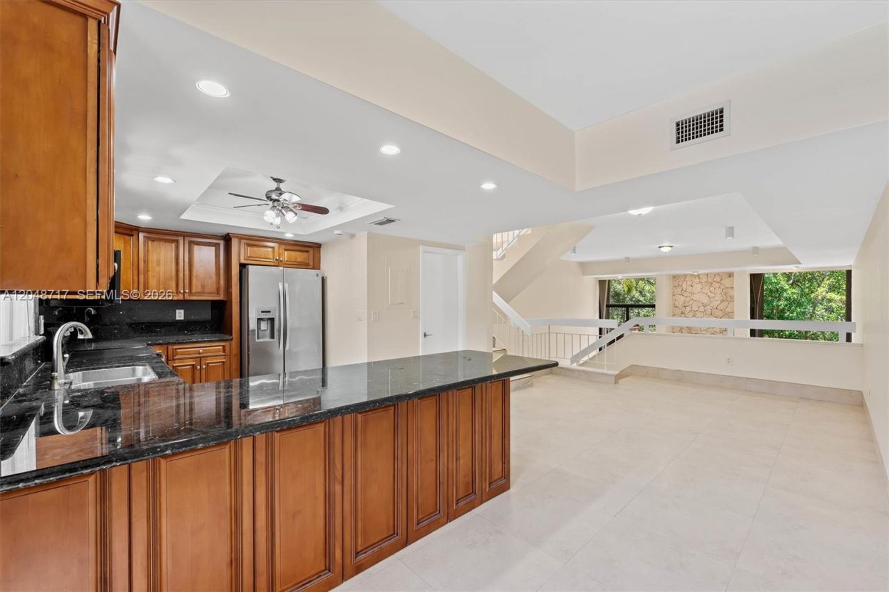 2525 NE 135th St , North Miami, FL 33181 Photo