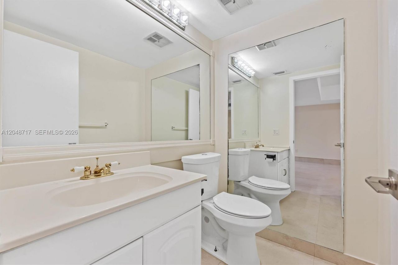 2525 NE 135th St , North Miami, FL 33181 Photo