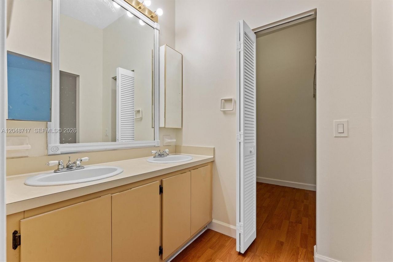 2525 NE 135th St , North Miami, FL 33181 Photo