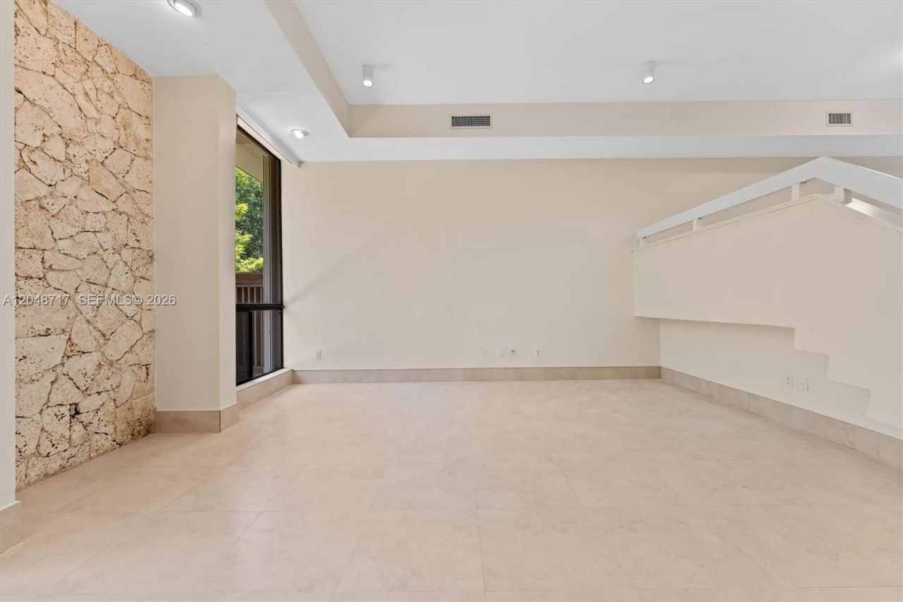 2525 NE 135th St , North Miami, FL 33181 Photo