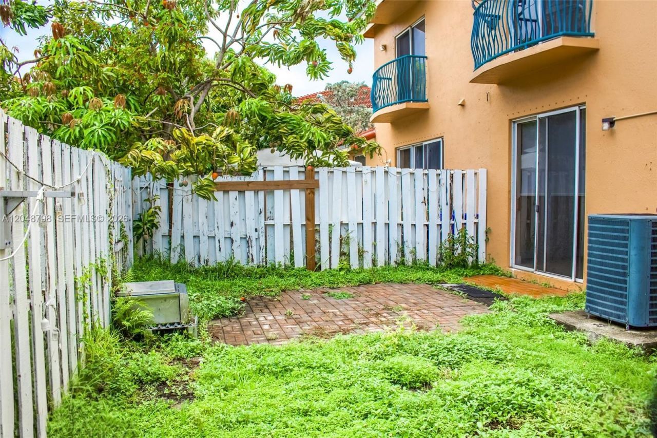 16102 NW 22nd St, Pembroke Pines, FL 33028 Photo