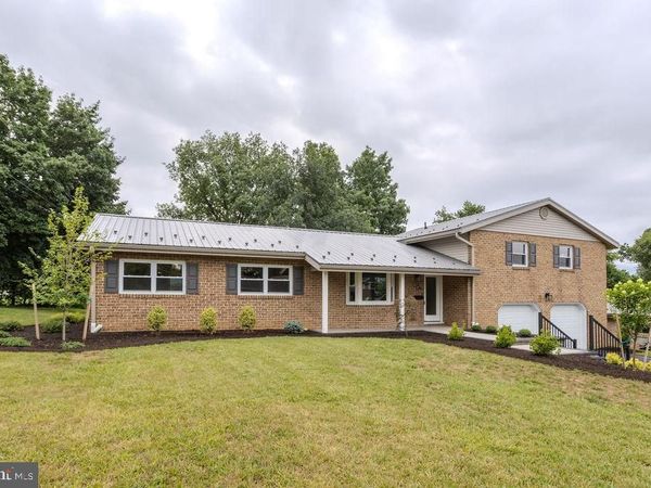 220 HARTZELL DRIVE , FAYETTEVILLE, PA 17222