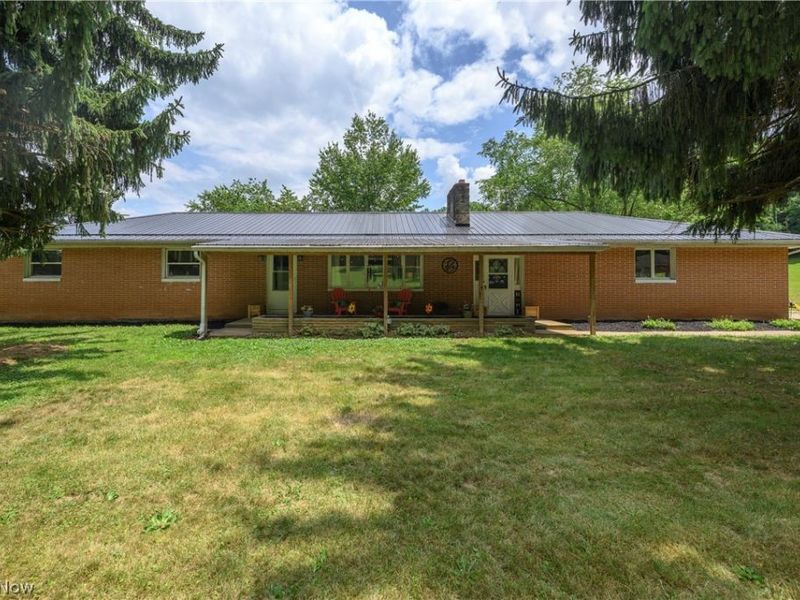 6091 Mills Drive SE, Uhrichsville, OH 44683 Photo 1