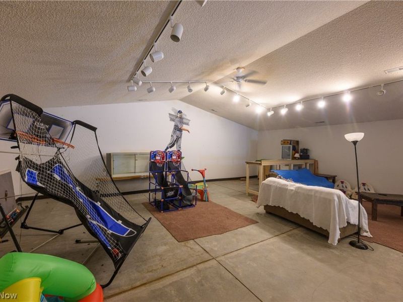 6091 Mills Drive SE, Uhrichsville, OH 44683 Photo 12