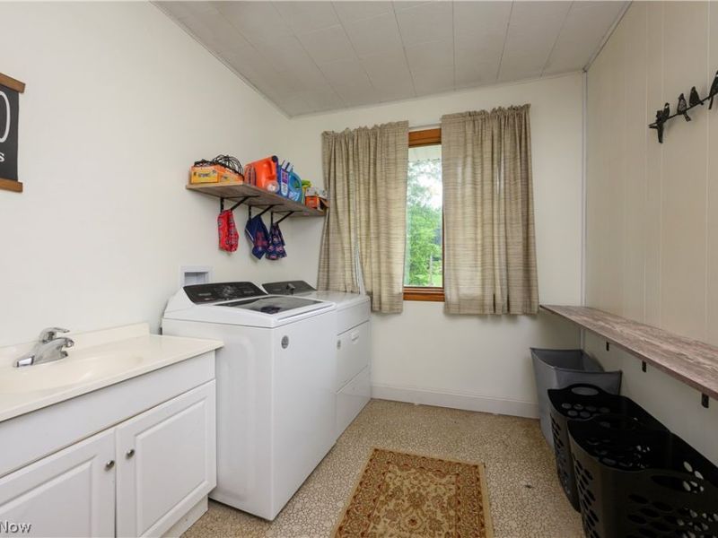 6091 Mills Drive SE, Uhrichsville, OH 44683 Photo 29